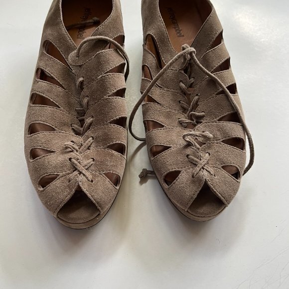 NEW Jeffrey Campbell Gray Suede Lace Up Lasercut Block‎ Heel Shoes Womens Size 9 - Picture 4 of 6